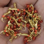 Supernymf Guld med Kedja och Röd Pärla 2.5 mm hand