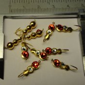 Halv Trekula - Guld med Vit och Röd Sten - 5 mm