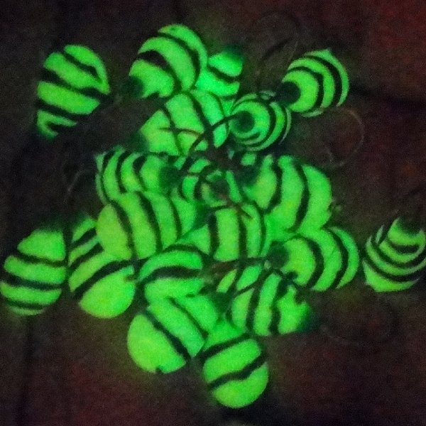 Vit/Svart/Grön med Glow
