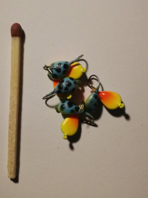 Halv Droppe med öga -  Blå papegoja med prickar glow - 5 mm